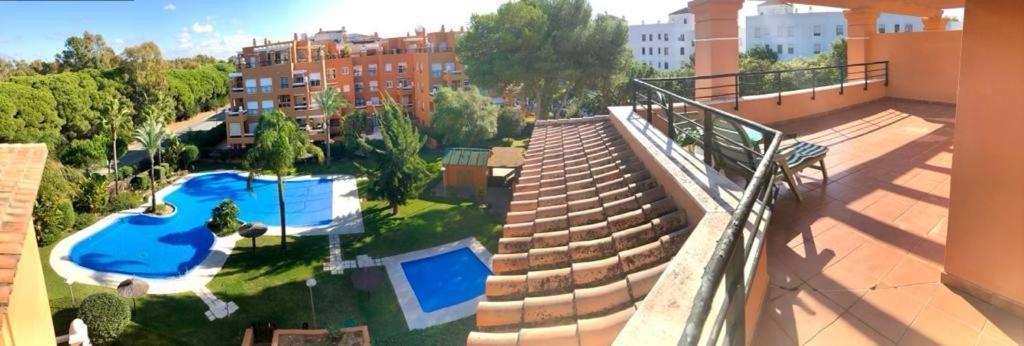 Gatu Premium Atico Sotavento Playa, Parking, Terraza, Piscinas, Wifi Y Aire Acc , " Preferente Mayores De 25 Anos Y Familias " El Puerto de Santa María Kültér fotó