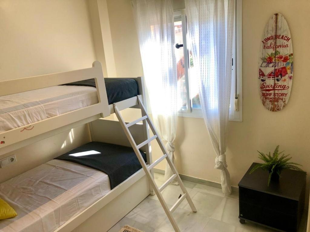 Gatu Premium Atico Sotavento Playa, Parking, Terraza, Piscinas, Wifi Y Aire Acc , " Preferente Mayores De 25 Anos Y Familias " El Puerto de Santa María Kültér fotó